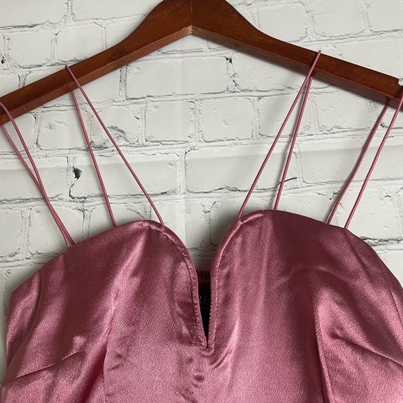 Asos Little Mistress Maternity satin midi dress with pleated skirt in berry-Red - Picture 4 of 15